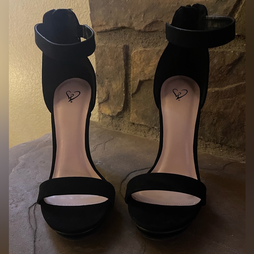Windsor- black strap- womens size 7